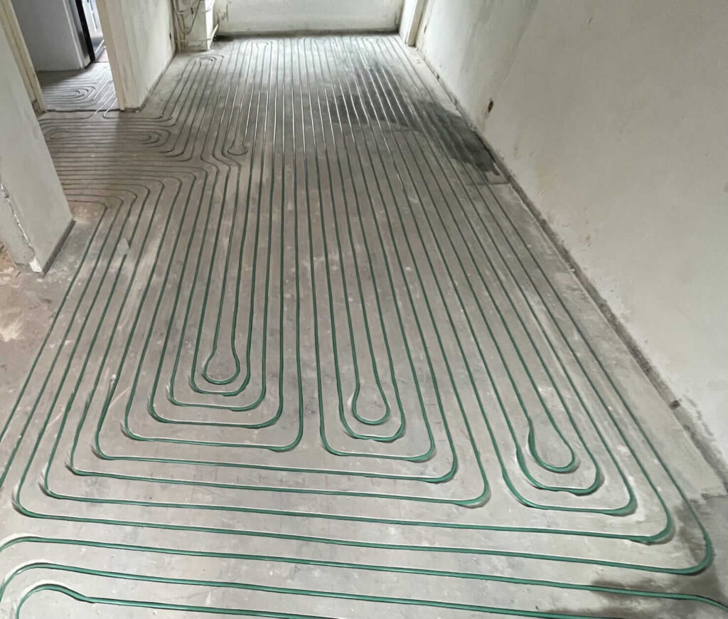 Vloerverwarming in woonkamer voor PVC-vloer